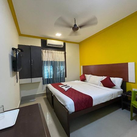 Skyry Hotels Adyar Chennai Exterior foto