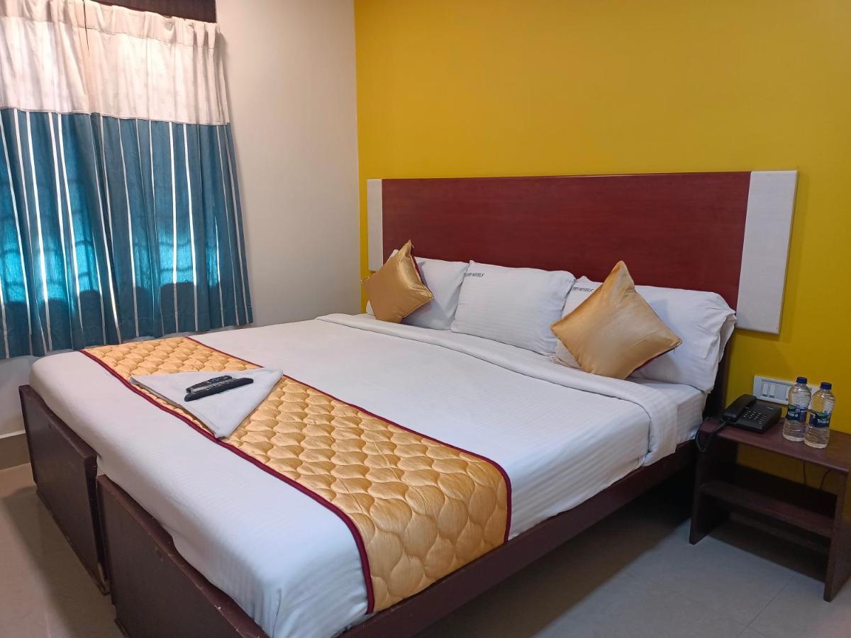 Skyry Hotels Adyar Chennai Exterior foto