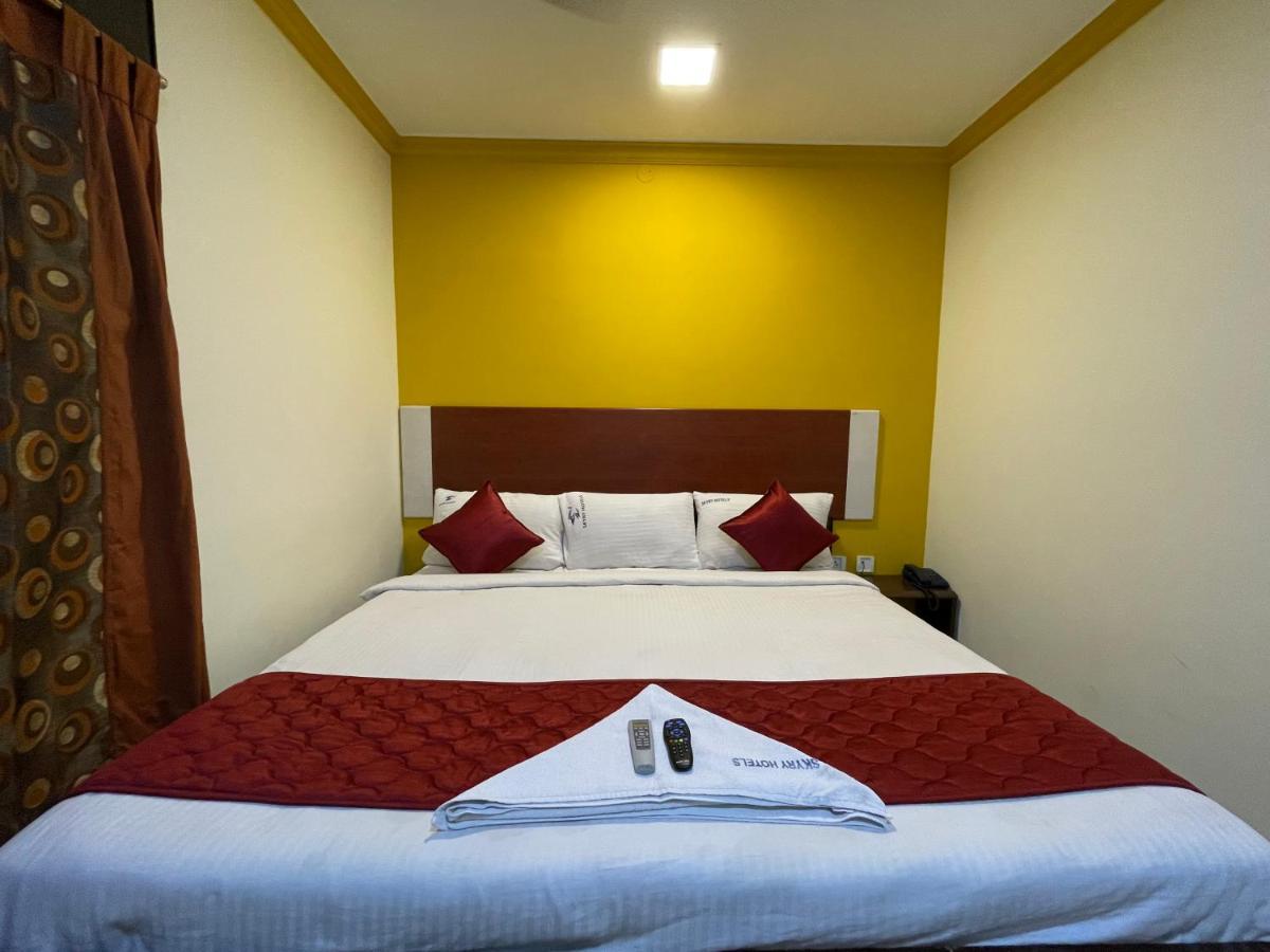 Skyry Hotels Adyar Chennai Exterior foto