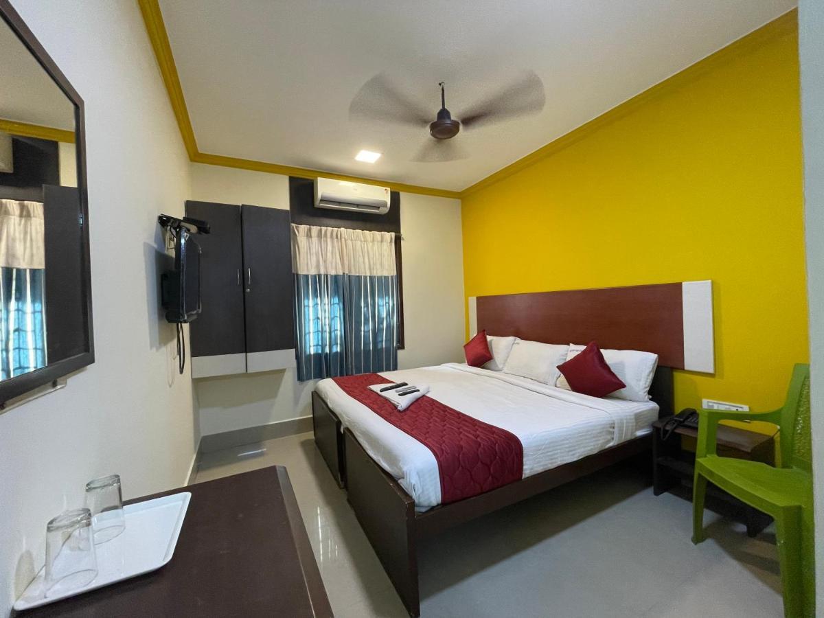 Skyry Hotels Adyar Chennai Exterior foto